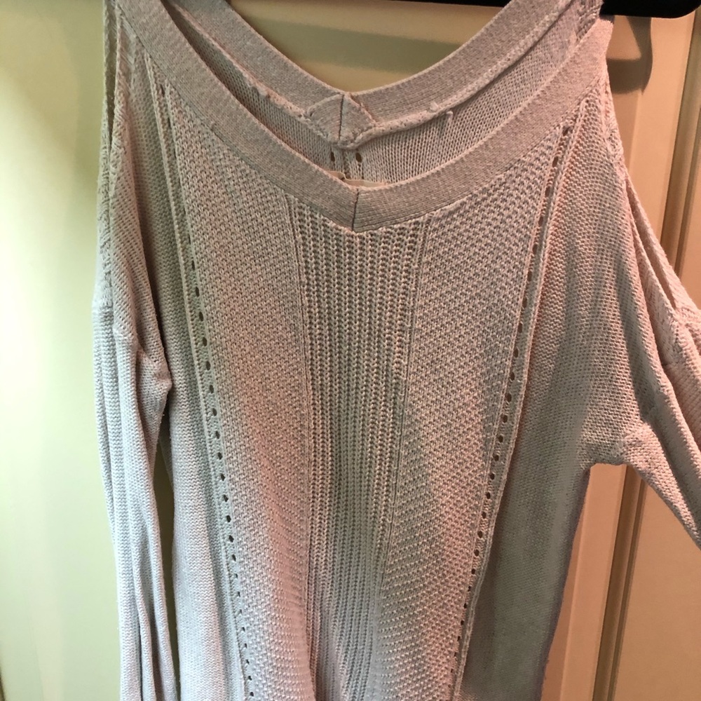 holister cream sweater with shoulder cut outs